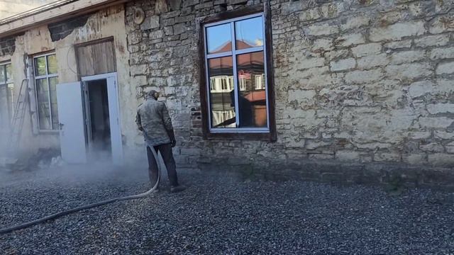 Сам процесс, всё что на стене(что надо убрать) пылит. смотреть онлайн