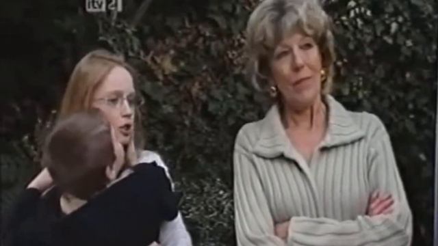 Coronation Street - Audrey Roberts Slaps Matt Ramsden (13th March 2006 Episode 2) смотреть онлайн