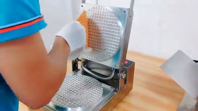 Ice Cream Cone making process / Ice Cream Waffle Cone Maker смотреть онлайн