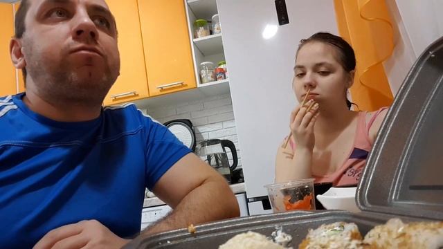 ВЛОГ ✔️2 КГ РОЛЛОВ ЗА 950 РУБ?ПЕРМЬ ДОРОЖНЫЙ КОЛЛАПС/ПРОБУЕМ ЧЕРНЫЙ ГАМБУРГЕР (МАККОМБО) МАКДОНАЛДС смотреть онлайн