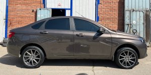 r17 vossen на Весту анкор CVT + fronway 215/45