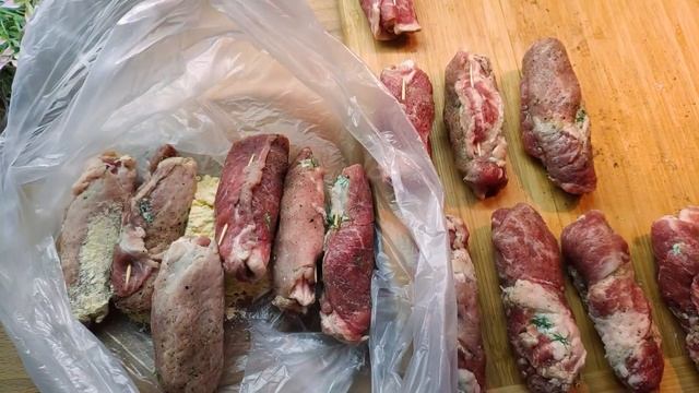 Мясные рулетики с начинкой. Пальчики из свинины. Это круче любой колбасы, настолько просто и вкусно смотреть онлайн