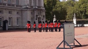 Смена караула у Букингемского дворца