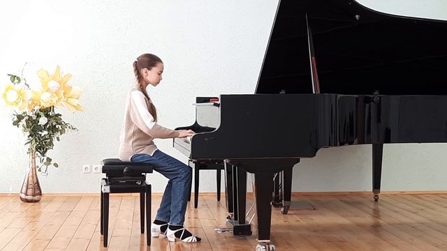 Логийко Анна 9 лет Ф. Кулау Сонатина C dur III часть смотреть онлайн