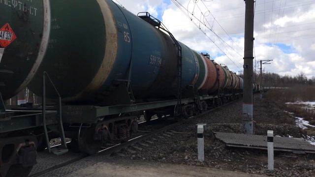 Электровоз ВЛ11-759/667А с грузовым поездом и приветливой бригадой! смотреть онлайн