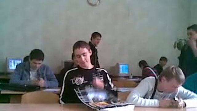 ПОМАЗАН танцует на информатике.mp4 смотреть онлайн