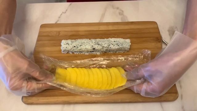 How to make mango sushi dragon rolls 如何做芒果龙卷2.0版本【沉迷美食小飞】 смотреть онлайн