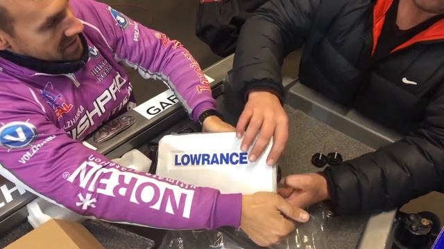 200.000 за эхолот ? Обзор Lowrance HDS9 LIVE - распаковка с Прокатись.ру