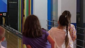 VLOG 2й день в лагере. Алиса выбила страйк в боулинге