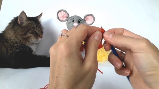 Мышка крючком. Вязаный мышонок. Вязаная мышка. Crochet mouse. Символ 2020 года (Урок 3 Ручки, хвост смотреть онлайн
