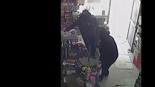 Persons of Interest in Robbery of Establishment, 1800 block of D St., NE, on Jan. 24, 2013 смотреть онлайн