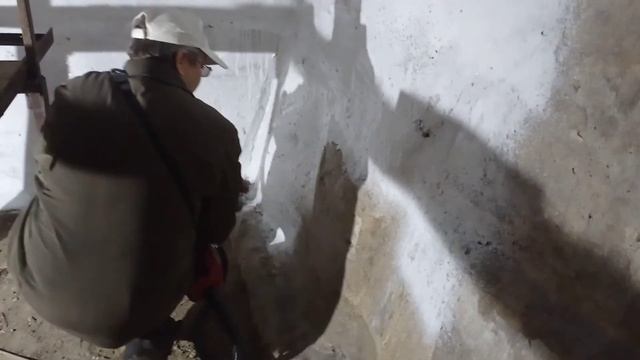 Как Михаил мой красит погреб краскопультом ???))).