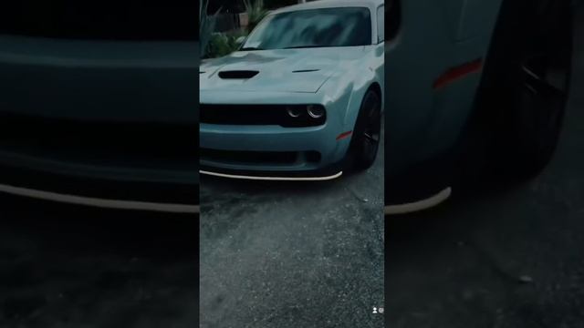 CHRYSLER 300c Vs CHALLENGER #srt #300 #tuning #chrysler #mopar #challenger смотреть онлайн