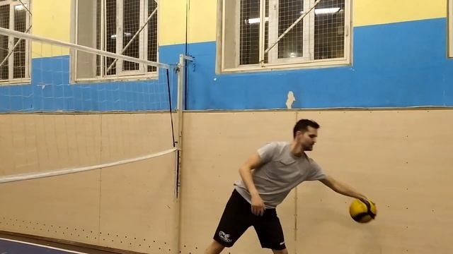 Волейбол. Разбор движения руки при нападающем ударе. смотреть онлайн