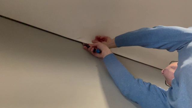 Демонтаж натяжного потолка ПВХ. Полный цикл работ по демонтажу. смотреть онлайн