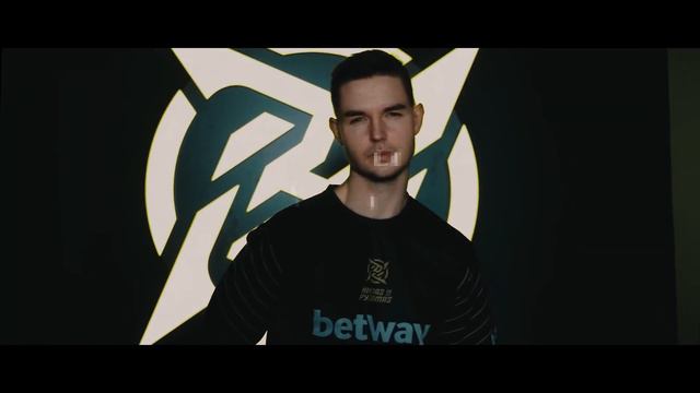 ДЕВАЙС СНОВА В ДЕЛЕ! Да кто такой этот Device из Astralis?