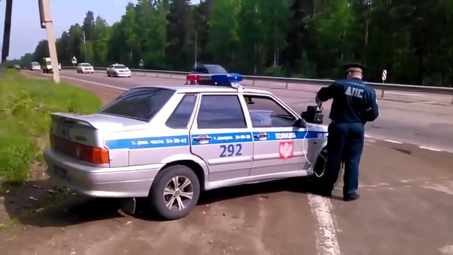 Разговор с ГИБДД беспредельщиками на трассе смотреть онлайн