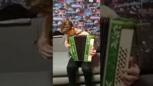 "Черный бумер" на гармони.