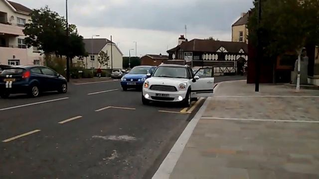Jamie Dornan's Aston Martin Vantage смотреть онлайн