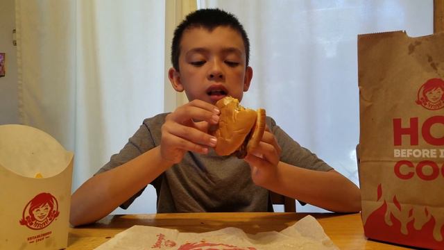 Henry's Happy Burger Review (S2 E3) Wendys #burgerreview #wendys смотреть онлайн
