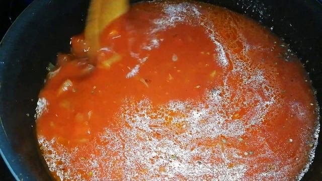 ВКУСНЫЕ СПАГЕТТИ С ФРИКАДЕЛЬКАМИ В ТОМАТНОМ СОУСЕ смотреть онлайн