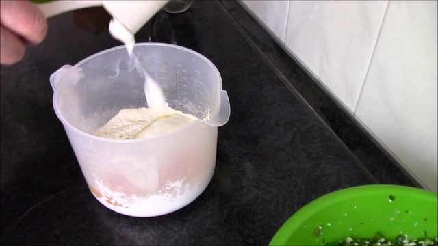 Шикарный заливной пирог с зеленым луком и творогом, вкусно так, что за уши оттащишь! смотреть онлайн