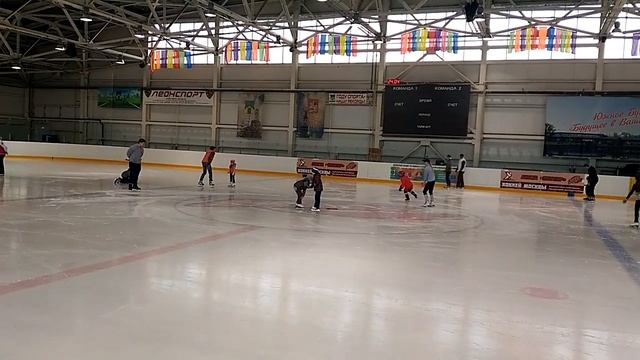 Массовое катание ледовый центр Метеор Южное Бутово Чечерский проезд(1) смотреть онлайн