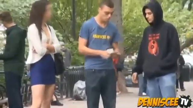 Девушка не хотела знакомиться с парнем, пока не увидела деньги смотреть онлайн