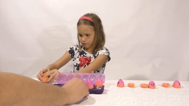 Открываем яички Hatchimals. Какие игрушки нам попадутся?