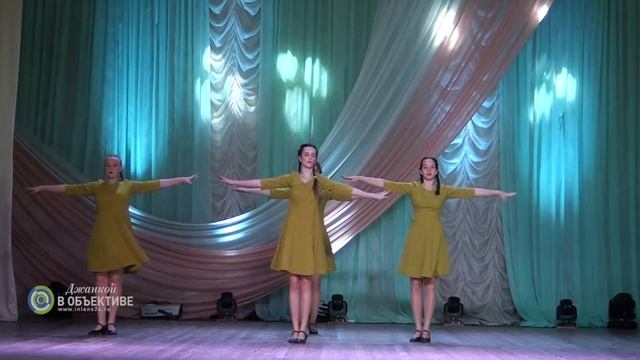 Танец "Месяц май" Образцовый танцевальный коллектив "Улыбка" смотреть онлайн
