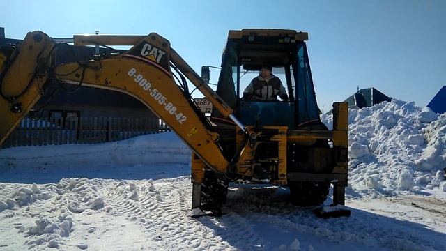 Как правильно чистить снег!!!Несколько способов!!!Экскаватор-погрузчик САТ432 смотреть онлайн