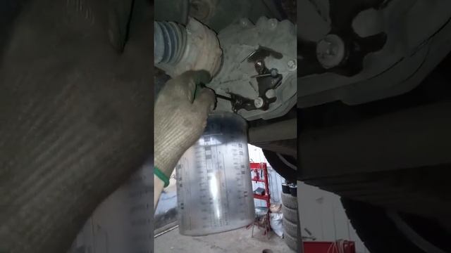 замена масла в заднем редукторе на ауди Q7 4 m смотреть онлайн