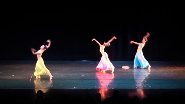 Beautiful Chinese Dance - Shao Duo Li 邵多丽 - Michael J. Fox Theatre смотреть онлайн