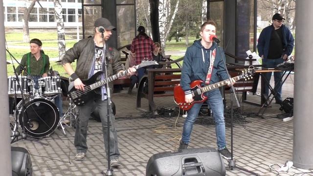 "Разрываюсь" / Выступает Кавер группа "Lightning strike" / Musical Novokuznetsk смотреть онлайн