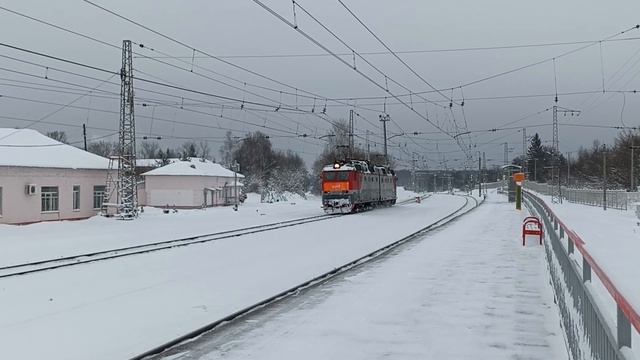 ЧС7-231 проследует станцию Хомяково резервом
