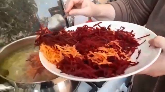 Борщ с изюминкой,по старинке,как готовили наши бабушки. смотреть онлайн