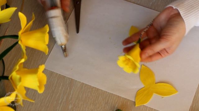 Реалистичные нарциссы из фоамирана без МОЛДОВ / Realistic Daffodils From Foamiran / Narcissus DIY