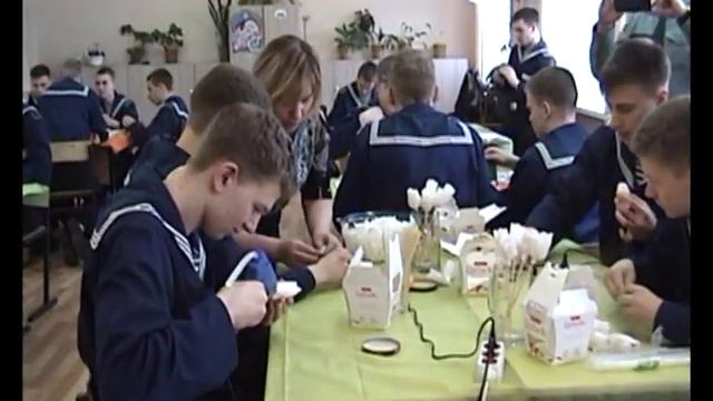 Подарок сотрудникам корпуса от выпускников смотреть онлайн