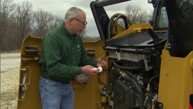 Revisión diaria del aceite del minicargador Cat® смотреть онлайн