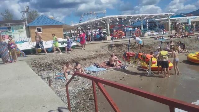 Людей как в разгар сезона Архипо-Осиповка 4.09.2021 погода шикарная, людей много, лето вернулось смотреть онлайн