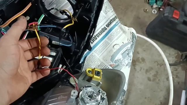 Установка линзы фары автомобиля Hyundai Solaris 1.Своими руками смотреть онлайн