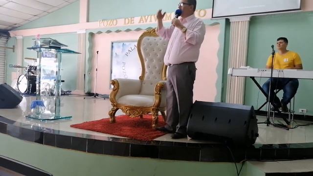Tema: Poniendo a Dios en primer lugar. pastor Ramón Cardona смотреть онлайн