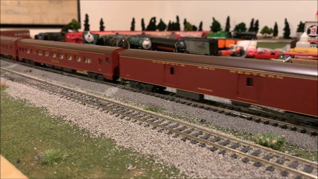 Bachmann Norfolk and Western J Class 4-8-4 - Plus Vs Spectrum Models (Comparison) смотреть онлайн