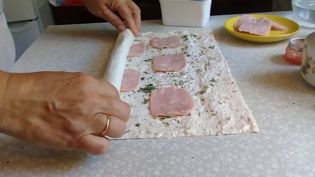 Приготовила завтрак из того что было, просто и вкусно : Рулет из лаваша, томлёные яйца смотреть онлайн