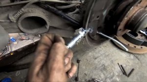 Фиат Пунто. Замена задних тормозных колодок + тросика ручника.