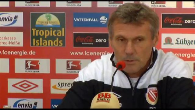 Rudi Bommer vor dem Spiel gegen 1860 München смотреть онлайн