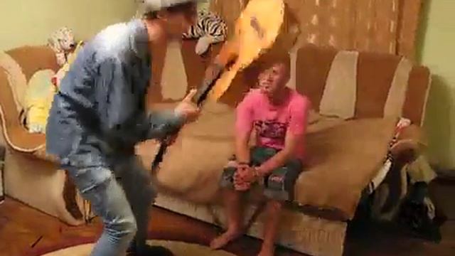 Разбил гитару смотреть онлайн