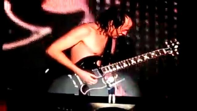 Angus Young Guitar Solo HIGH QUALITY AC DC LIVE 2009 смотреть онлайн