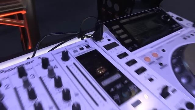 PIONEER CDJ-2000 смотреть онлайн