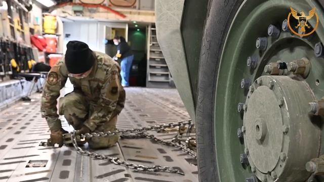 Dozens US C-17 Globemaster III Load Military Vehicles For Delivery To Ukraine смотреть онлайн